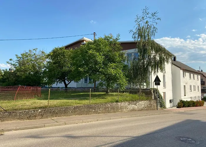 Schoko-Apartments Mit Bad & Kueche Unterschneidheim képek