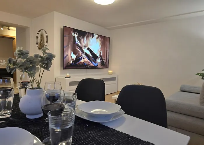 Holiday&Stay, City Apartment, Kueche, 85Zoll Tv, Wlan Weingarten  photo