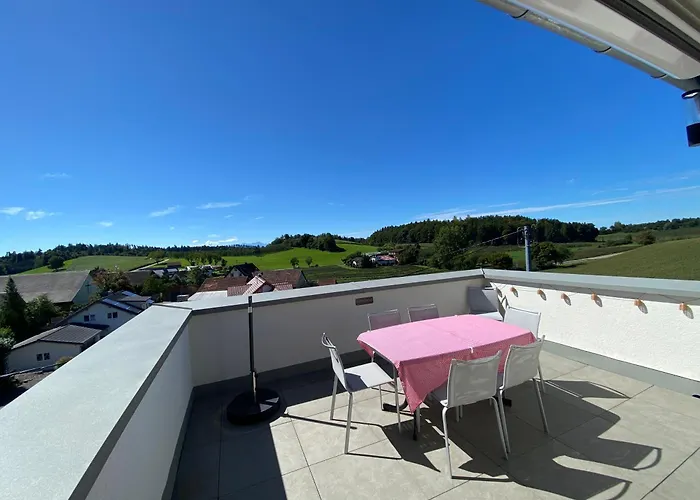 Photo de Ferienwohnung Hopfenblick Dachterasse 3Sz Bodenseeregion Tettnang