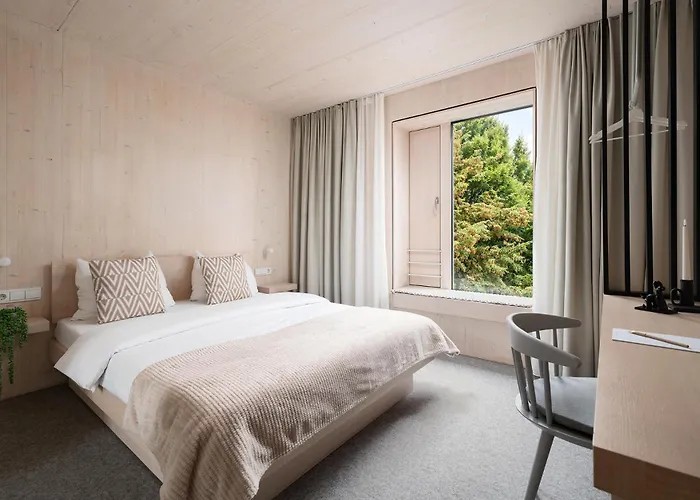 Hotel Bergamo Modern&zentral in Ludwigsburg Klimaanlage 3 Min zum Schloss WLAN Frühstück optional besonderes nachhaltiges Stadthotel in moderner Holzbauweise Foto