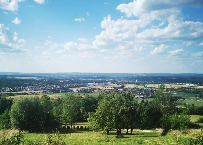 Фото Einssein-Bergfried 120 Qm Apartments Mit Terrasse Und Panoramablick Dettingen unter Teck