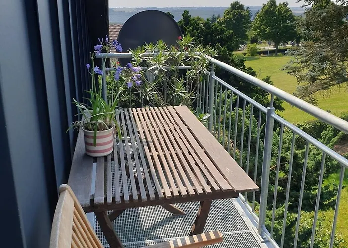 Ruhige Dachgeschosswohnung Mit Sauna, Balkon, Aussicht photo