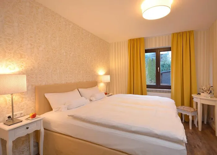 Hotel Am Kirchplatz Sachsenheim photo