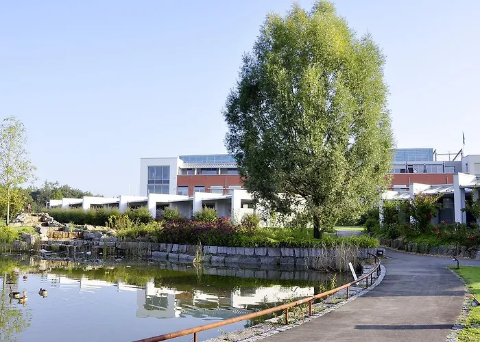 Seminarhotel In Der Manfred-Sauer-Stiftung Lobbach photo
